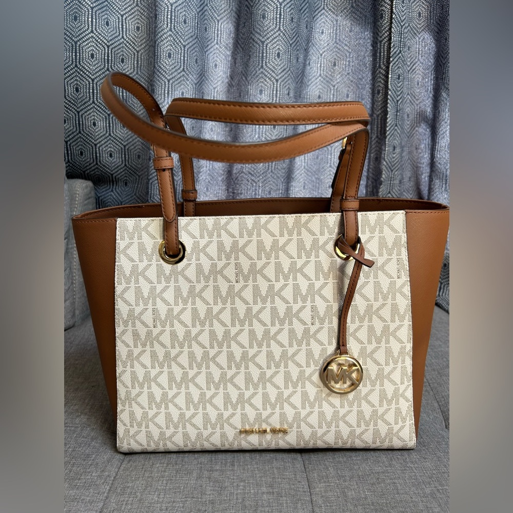 NWT Michael Kors Walsh Bag